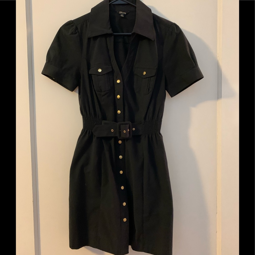GUESS snap button up dress with belt.